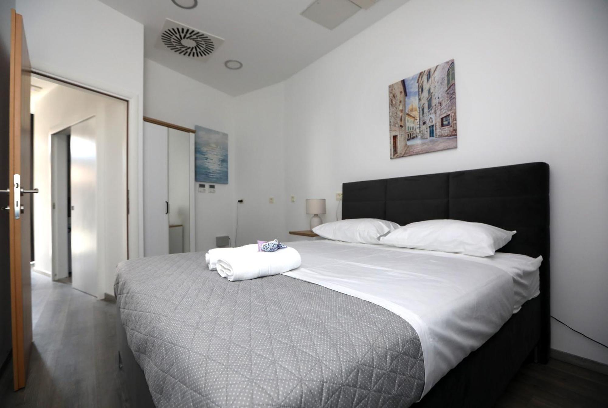 D R Apartments Šibenik Eksteriør bilde