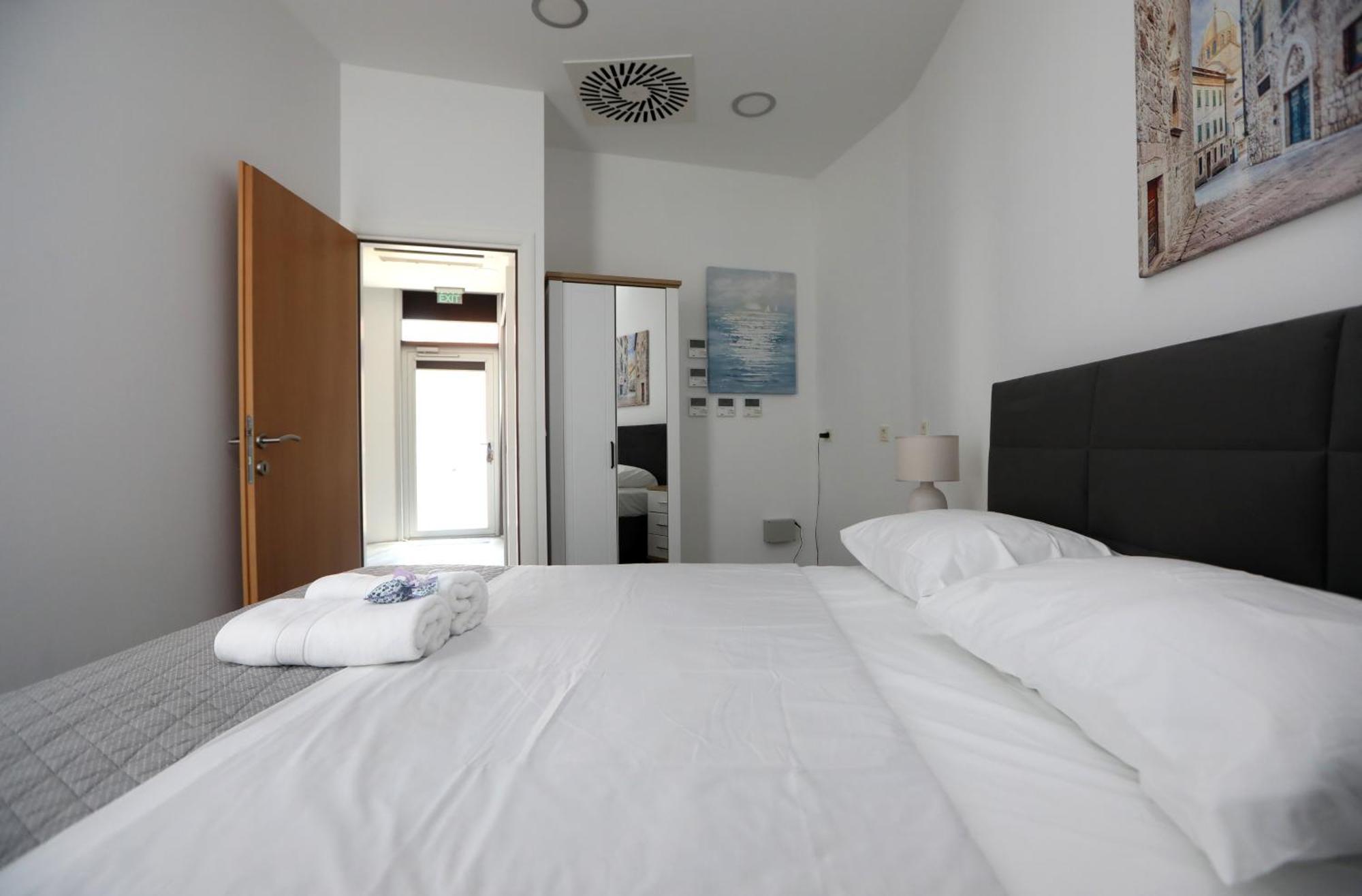 D R Apartments Šibenik Eksteriør bilde