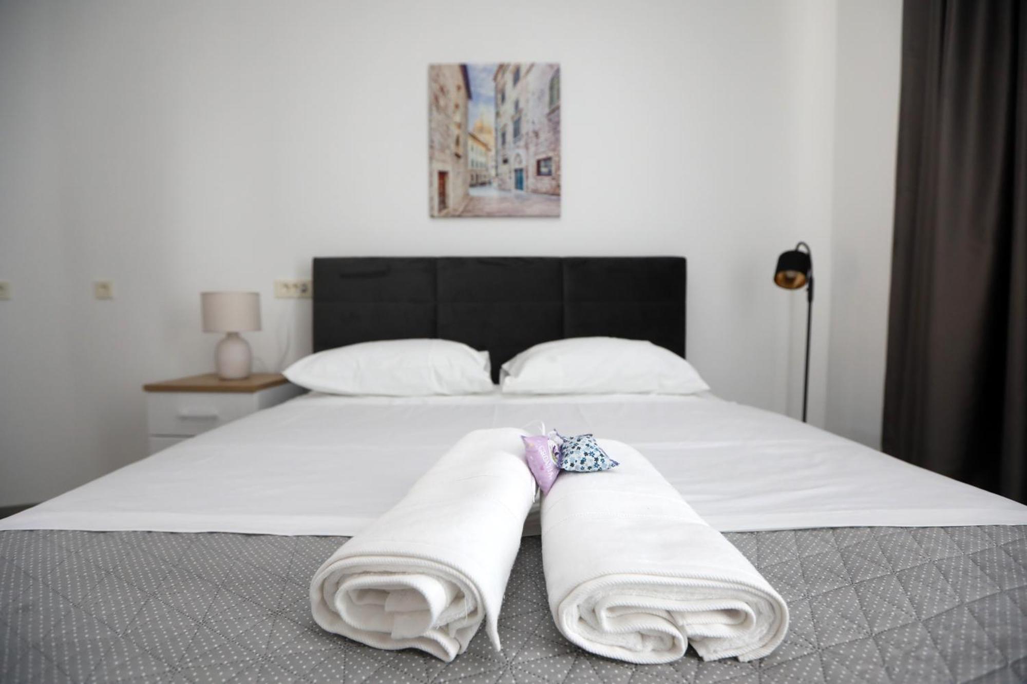 D R Apartments Šibenik Eksteriør bilde
